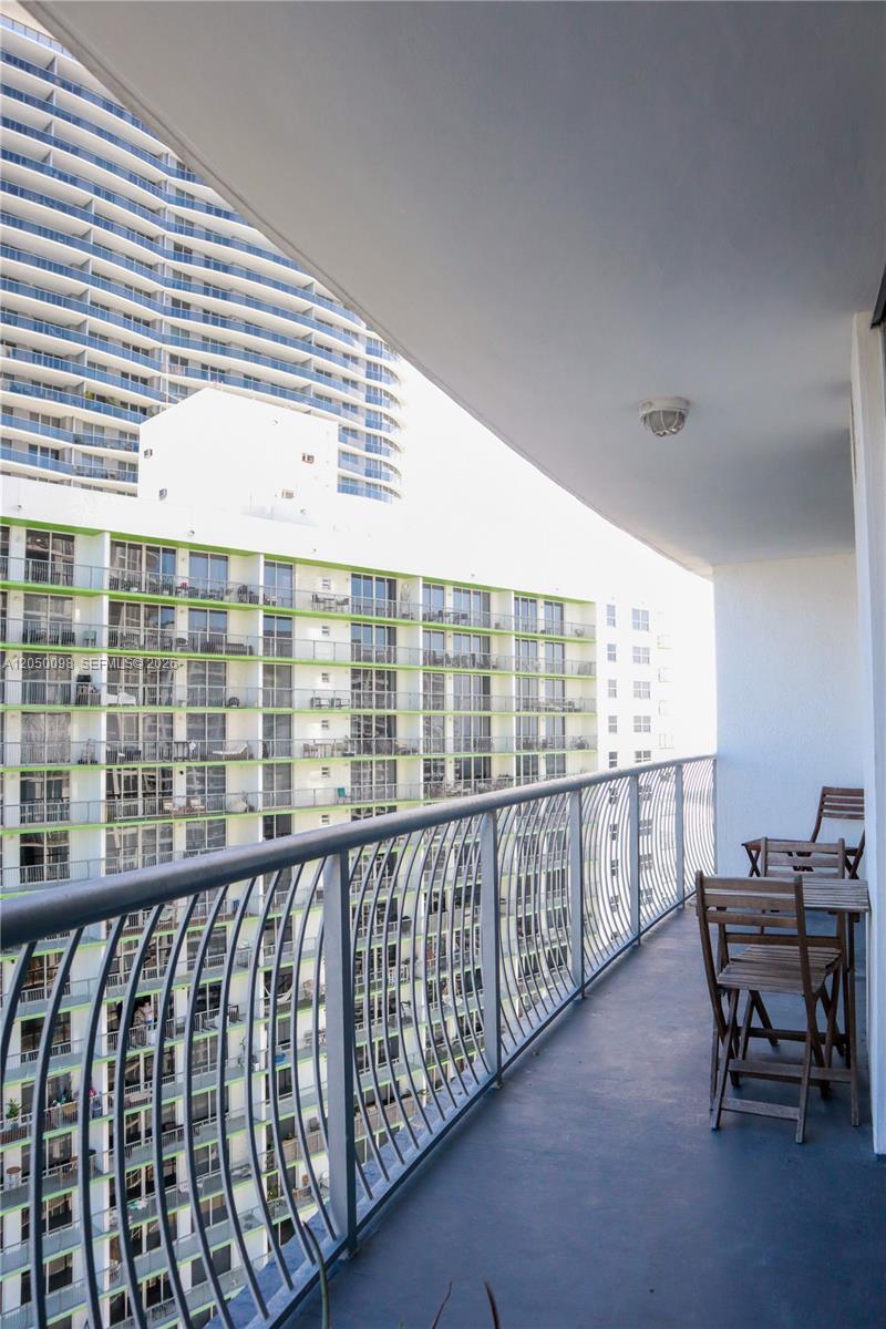 Ver detalles 3411 1 / 1 791 sq. ft. $ 2026-07-08 0 foto