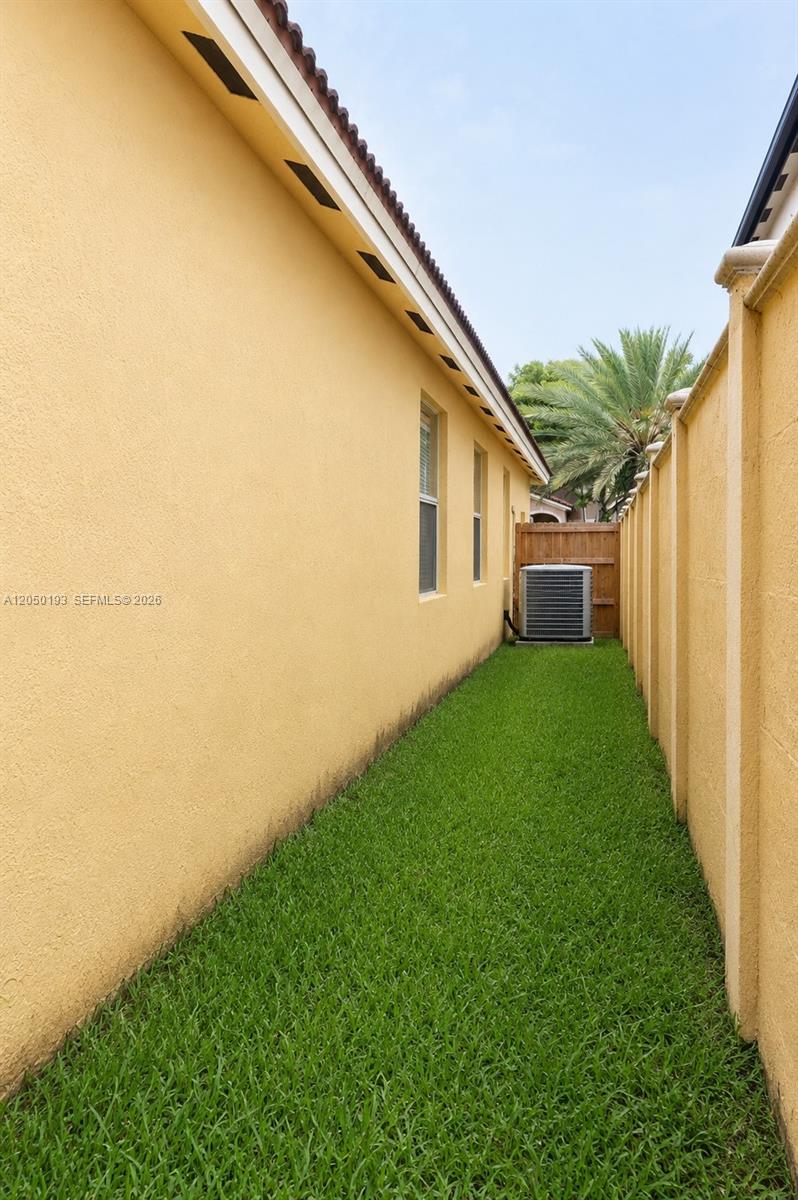 Ver detalles 16474 4 / 3 2080 sq. ft. $ 2026-08-06 0 foto