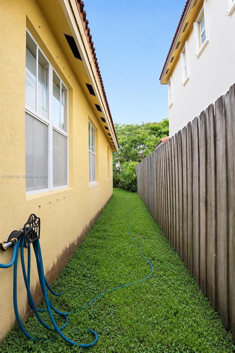 Ver detalles 16474 4 / 3 2080 sq. ft. $ 2026-08-06 0 foto