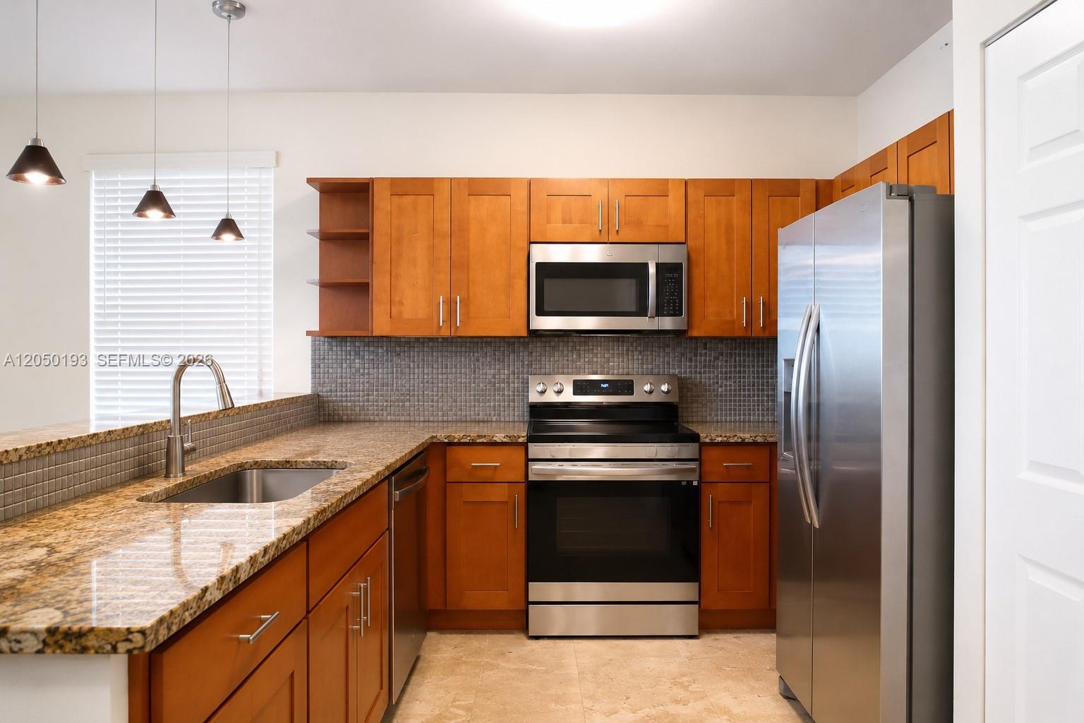 Ver detalles 16474 4 / 3 2080 sq. ft. $ 2026-08-06 0 foto