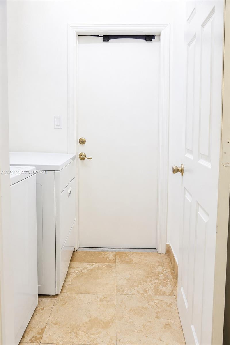 Ver detalles 16474 4 / 3 2080 sq. ft. $ 2026-08-06 0 foto