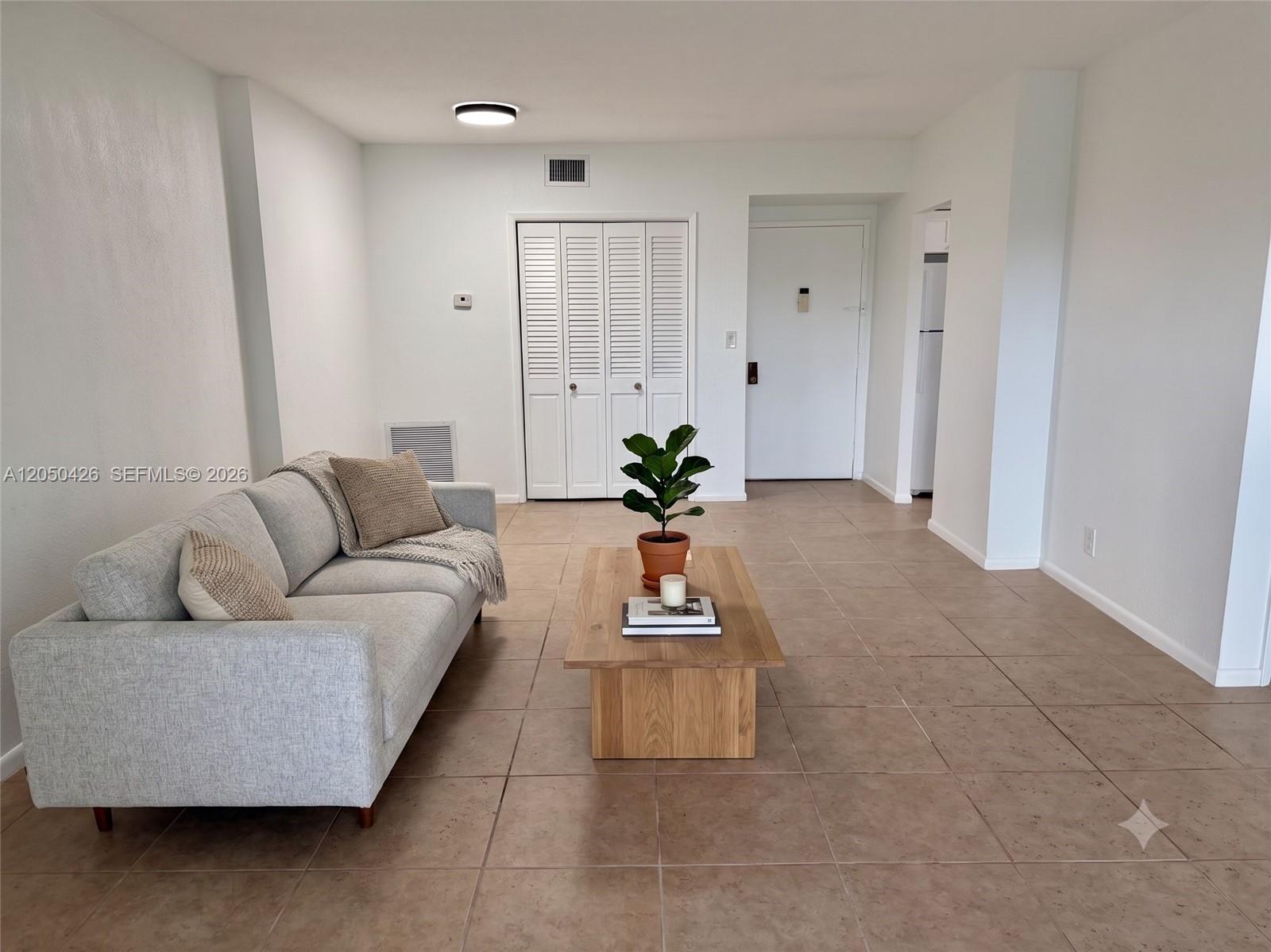 Ver detalles 308A 1 / 2 844 sq. ft. $ 2026-07-08 0 foto