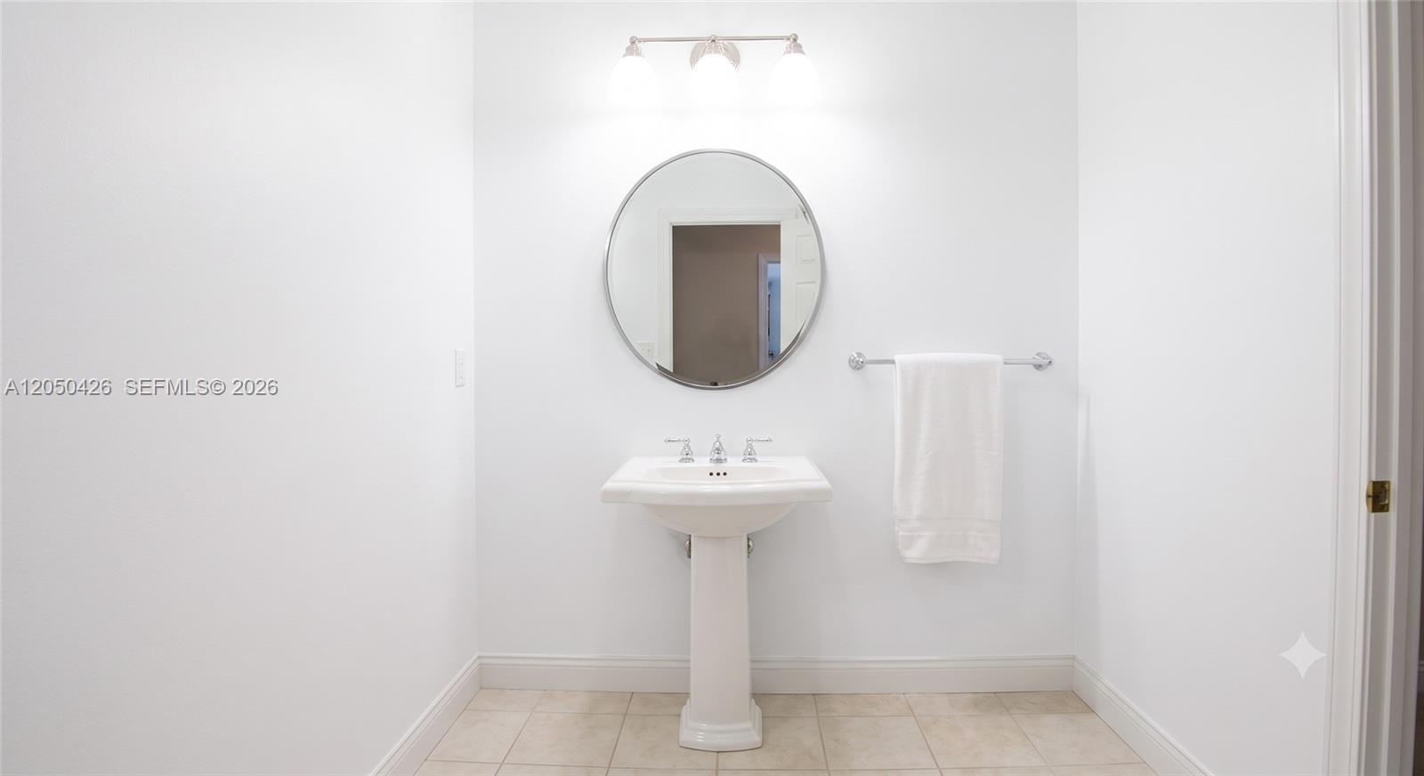 Ver detalles 308A 1 / 2 844 sq. ft. $ 2026-07-08 0 foto