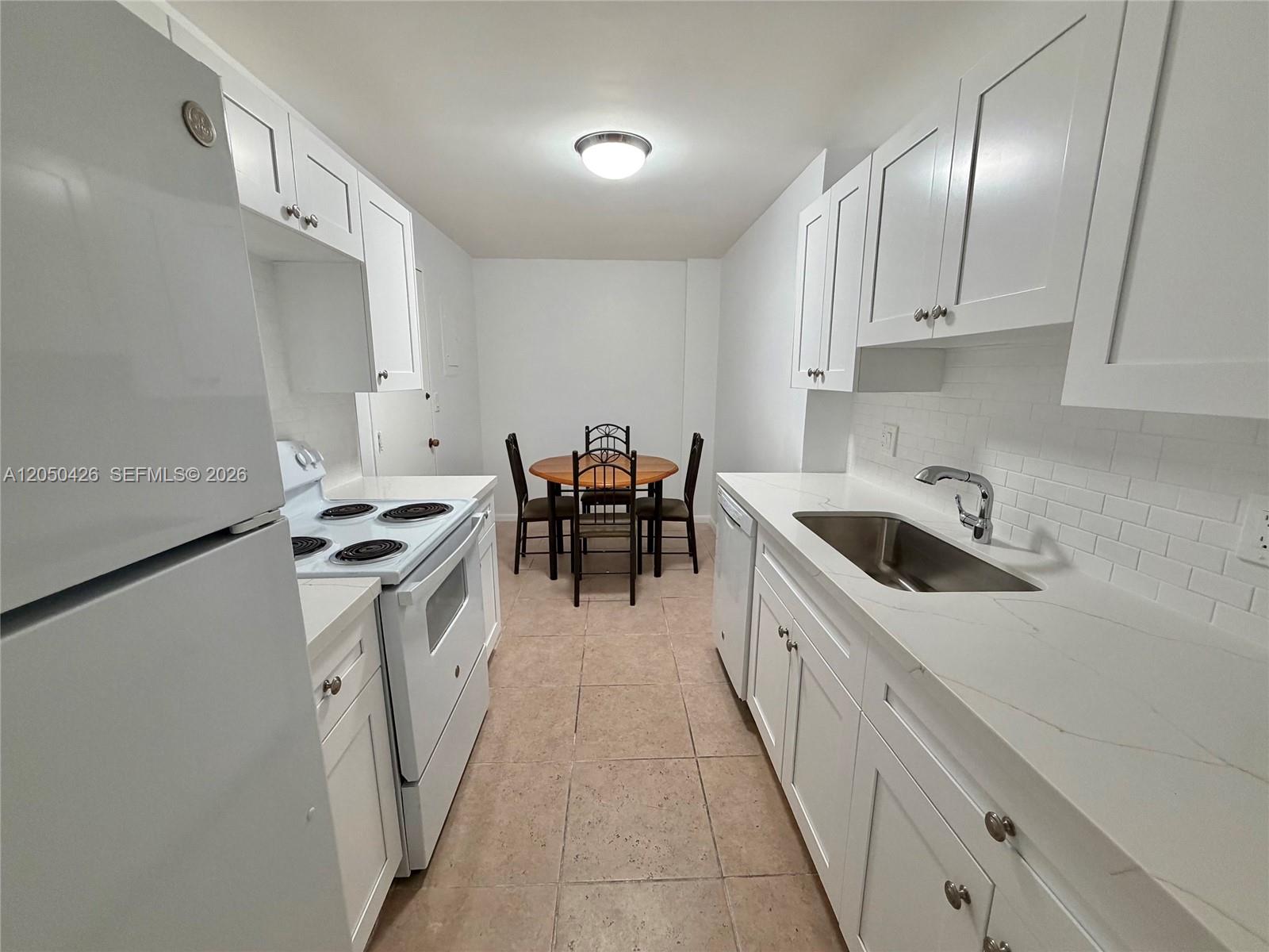 Ver detalles 308A 1 / 2 844 sq. ft. $ 2026-07-08 0 foto