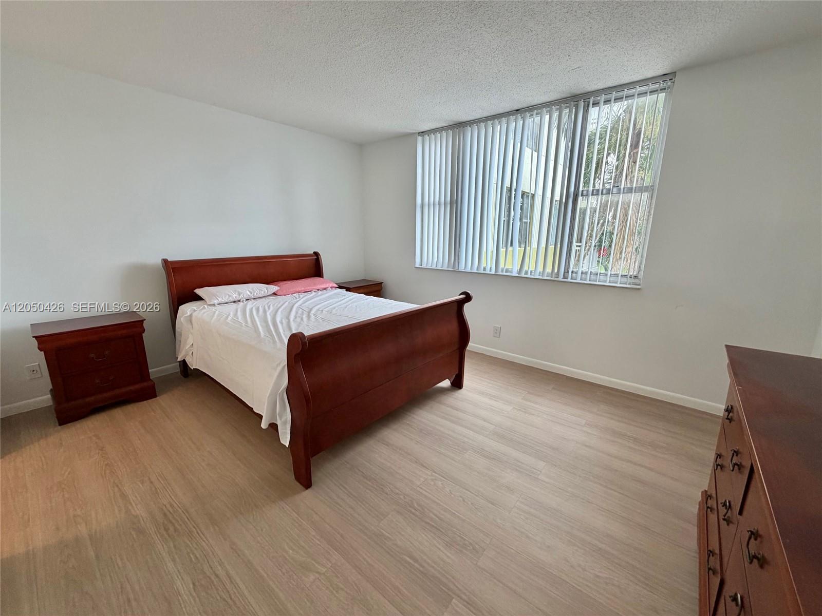 Ver detalles 308A 1 / 2 844 sq. ft. $ 2026-07-08 0 foto
