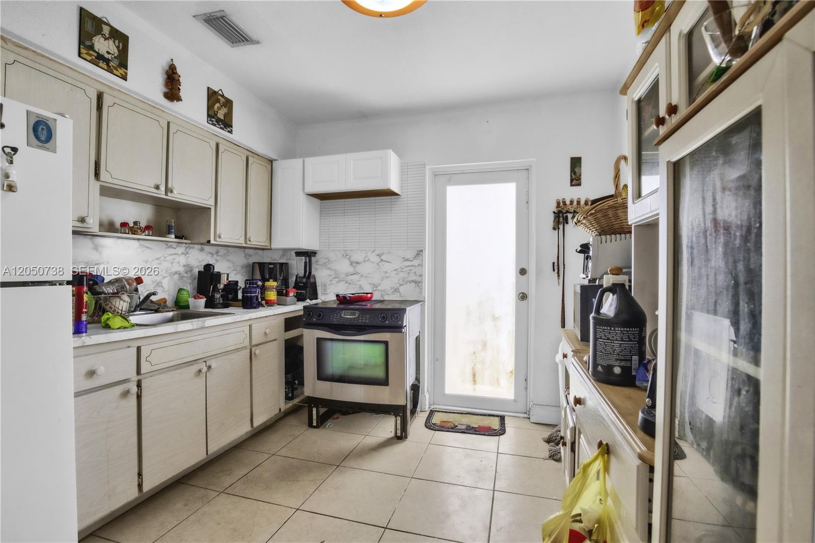 See details / 1950 sq. ft. $ 2026-07-09 0 Photo