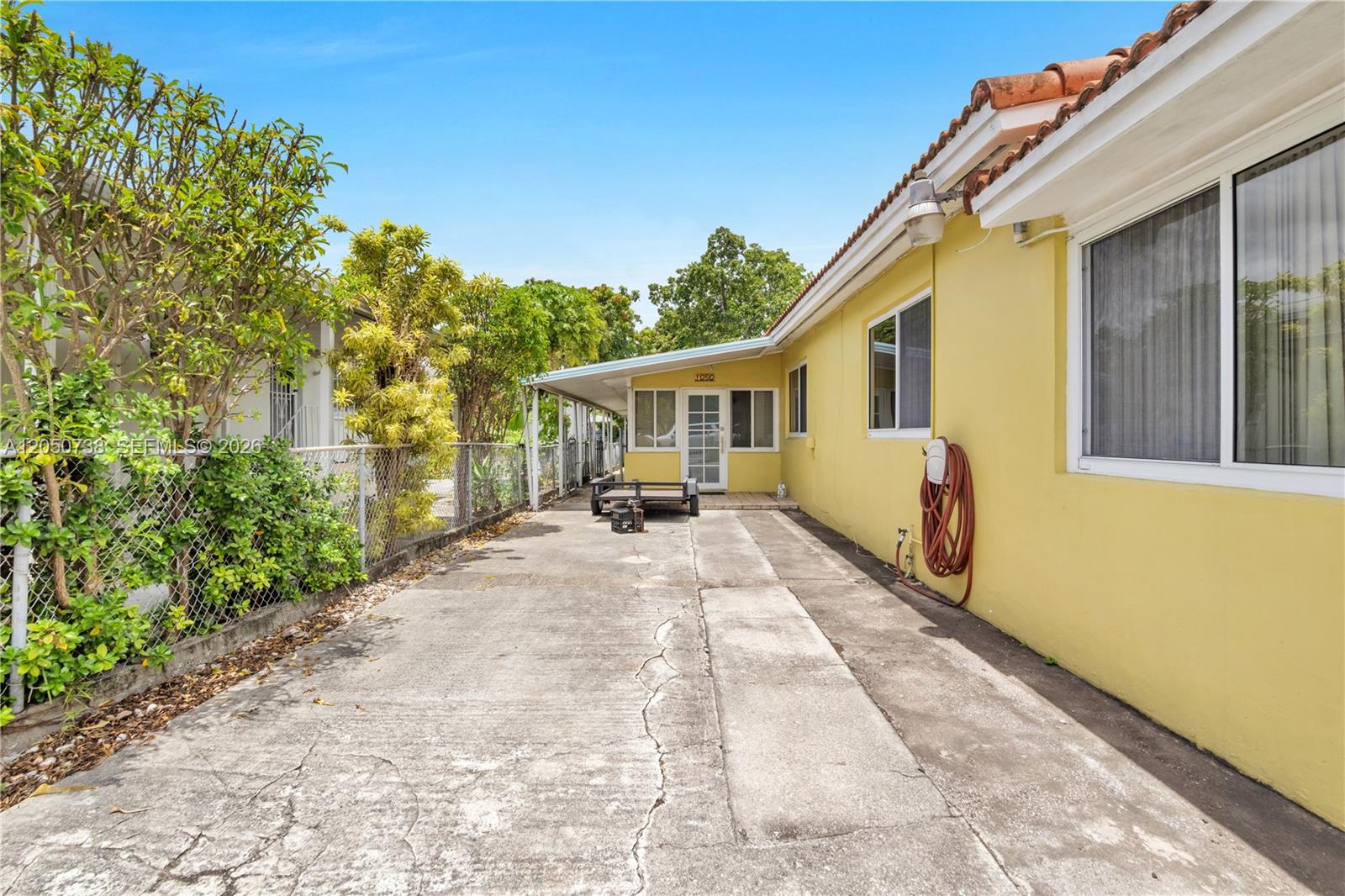 See details / 1950 sq. ft. $ 2026-07-09 0 Photo