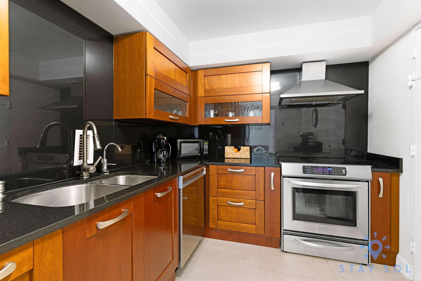 Photo of 3901 Ocean #14k, Hollywood, Florida, 33019 - 14K Kitchen 2