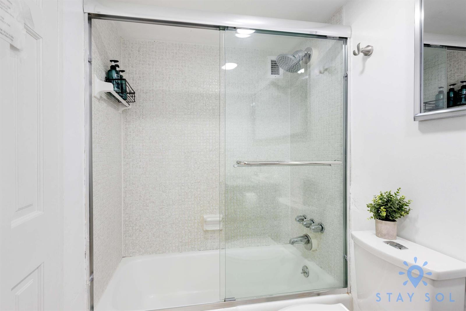 Photo of 3901 Ocean #14k, Hollywood, Florida, 33019 - 14K Bathroom 2