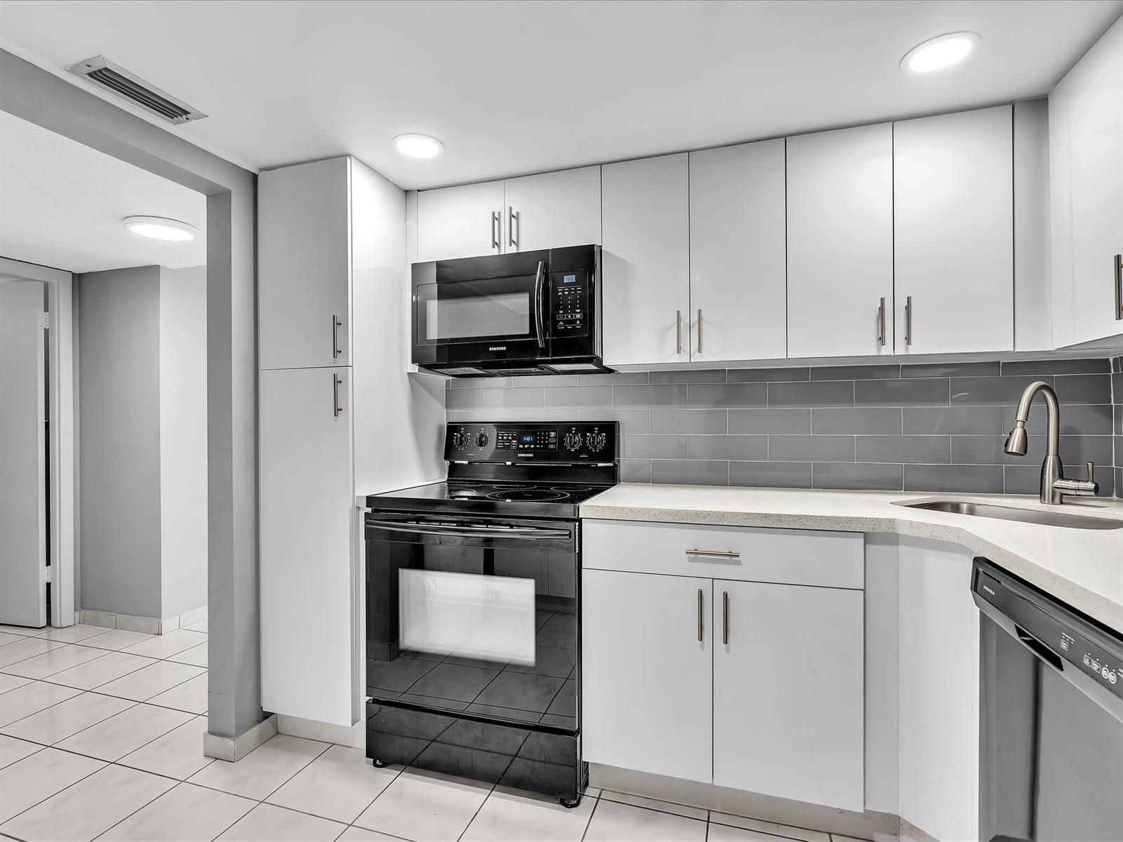 Photo of 1410 Ocean #1103, Hollywood, Florida, 33019 - 07-FPP00366
