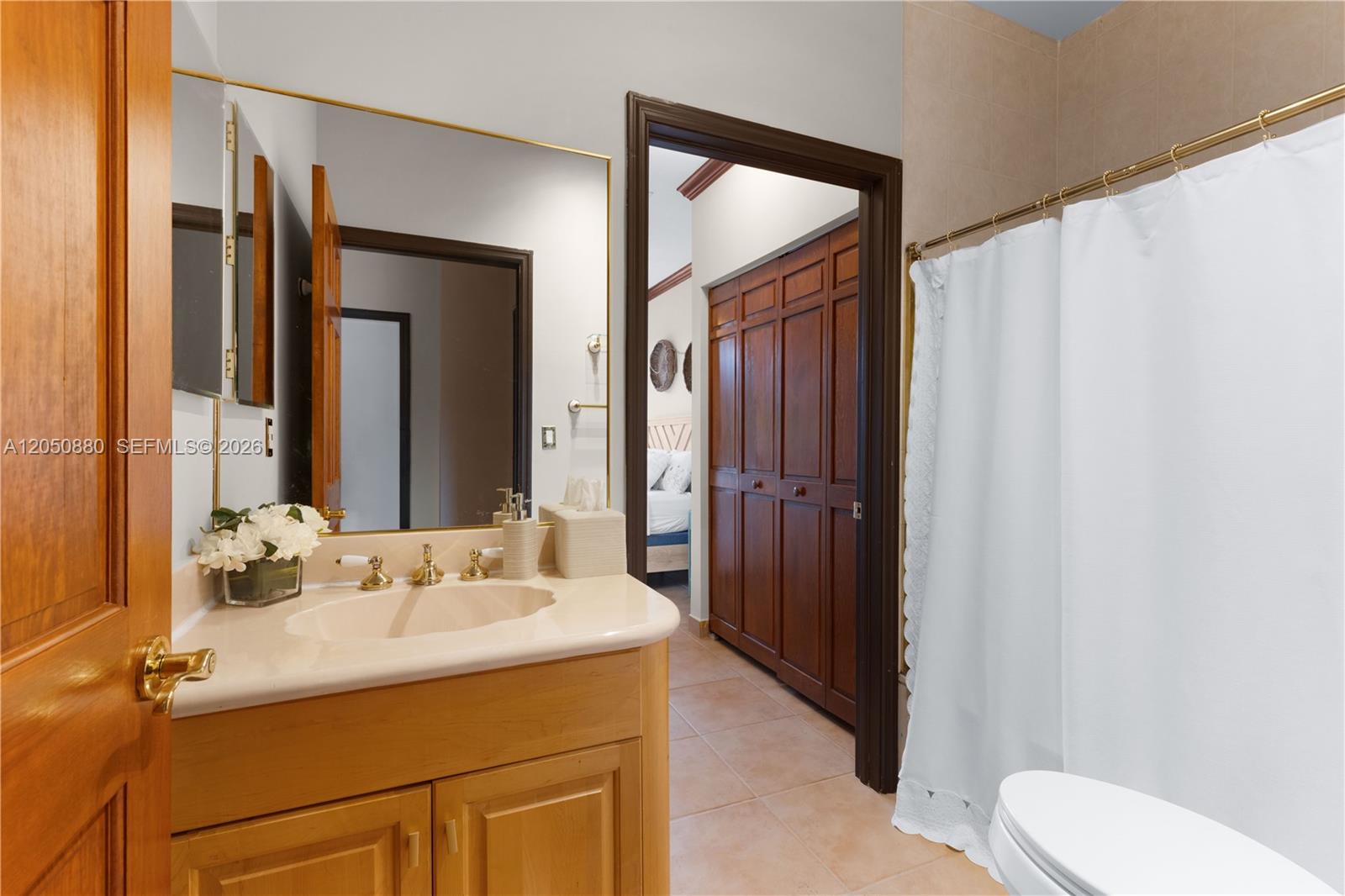 Photo of 21399 Marina Cove Cir  #15, Aventura, Florida, 33180 - First Floor Bathroom