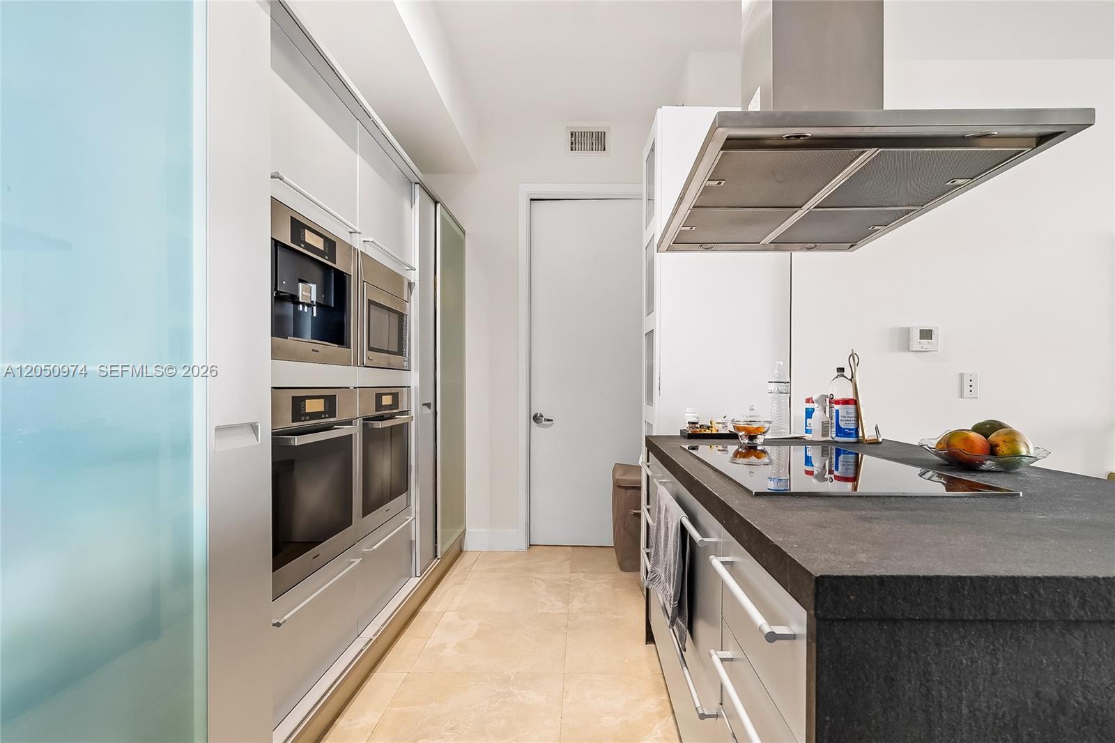 See details 3408 2 / 3 1570 sq. ft. $ 2026-07-09 0 Photo