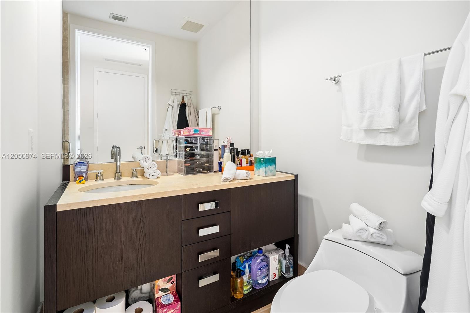 See details 3408 2 / 3 1570 sq. ft. $ 2026-07-09 0 Photo