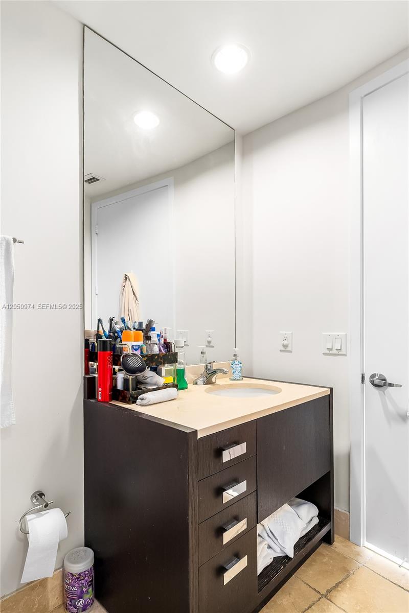 See details 3408 2 / 3 1570 sq. ft. $ 2026-07-09 0 Photo