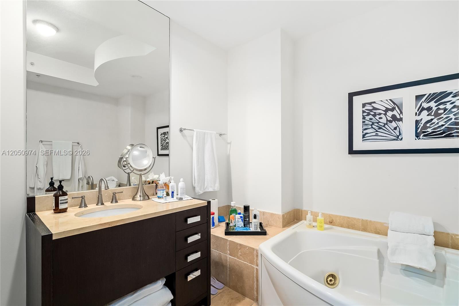 See details 3408 2 / 3 1570 sq. ft. $ 2026-07-09 0 Photo