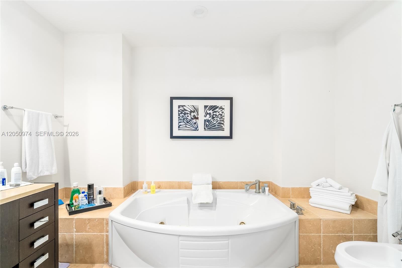 See details 3408 2 / 3 1570 sq. ft. $ 2026-07-09 0 Photo