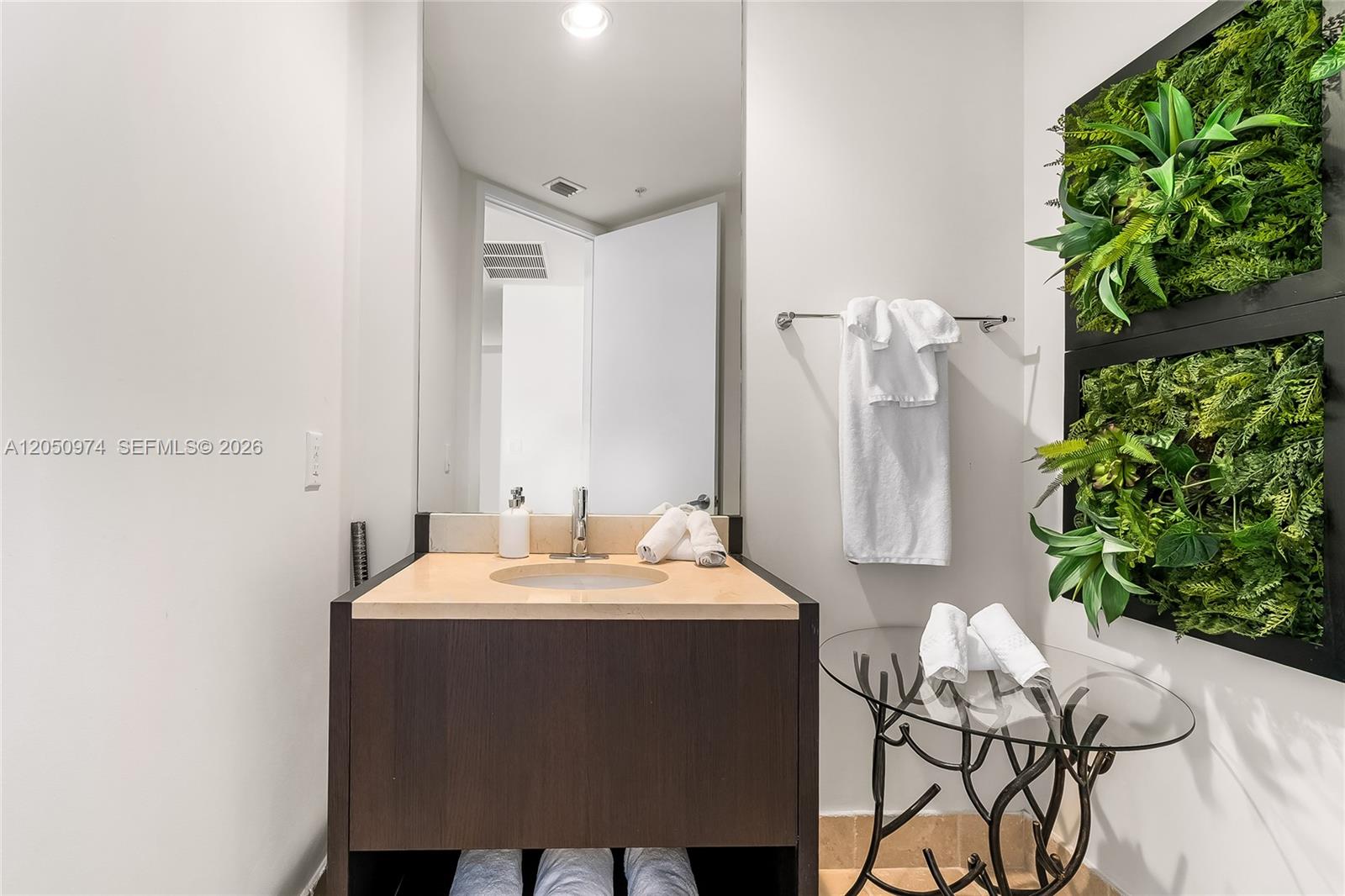 See details 3408 2 / 3 1570 sq. ft. $ 2026-07-09 0 Photo