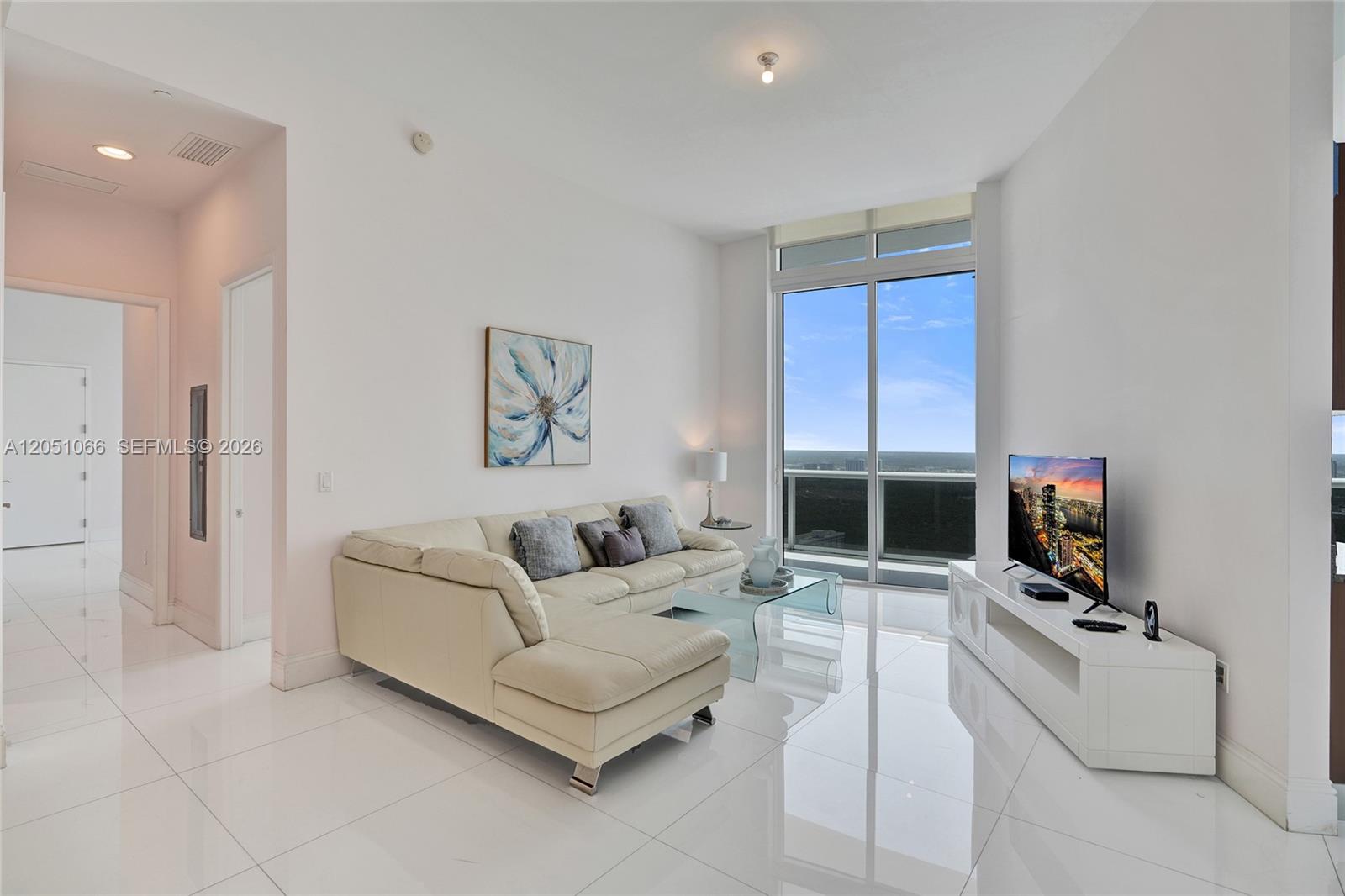 4305 2 / 2 1435 sq. ft. $ 2026-07-09 0 foto