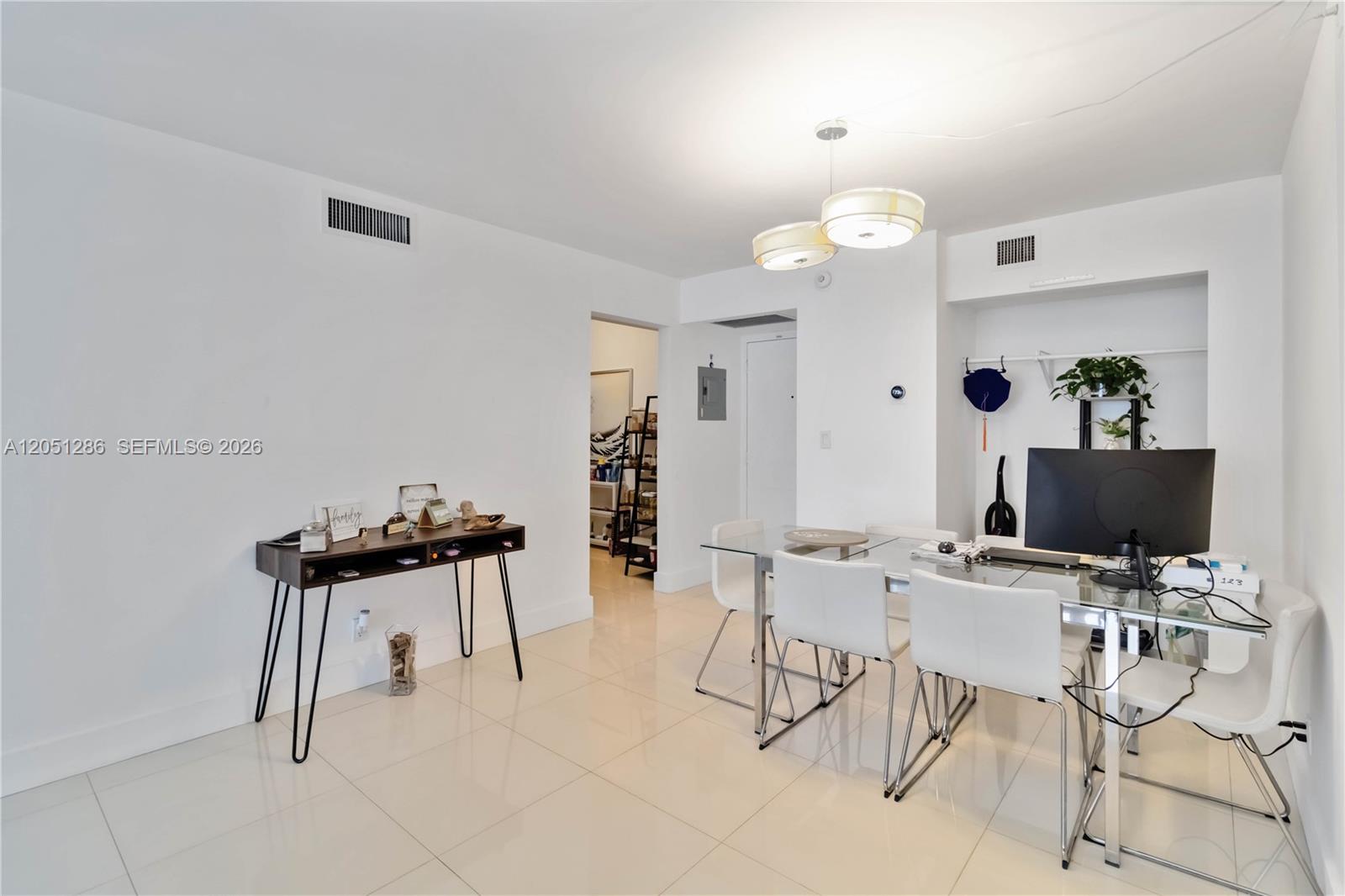 Ver detalles 2014 2 / 2 1331 sq. ft. $ 2026-07-10 0 foto