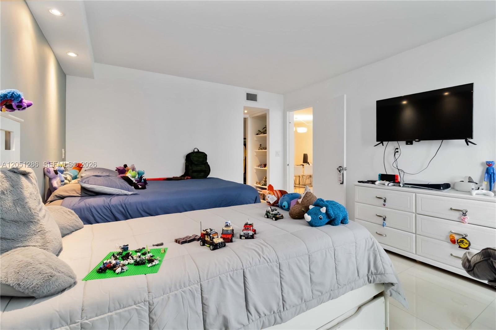 Ver detalles 2014 2 / 2 1331 sq. ft. $ 2026-07-10 0 foto