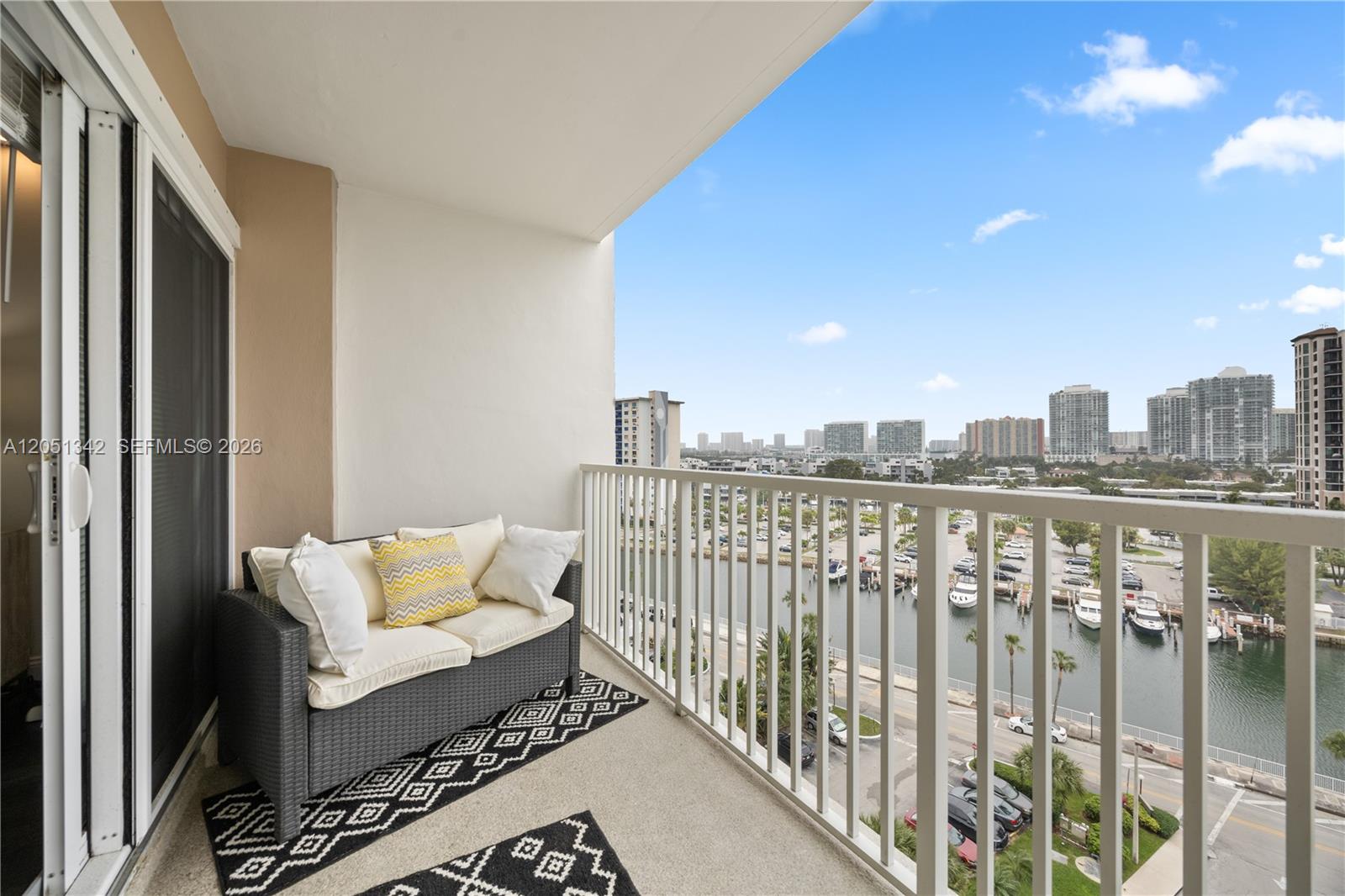 See details 903 1 / 2 762 sq. ft. $ 2026-07-10 0 Photo