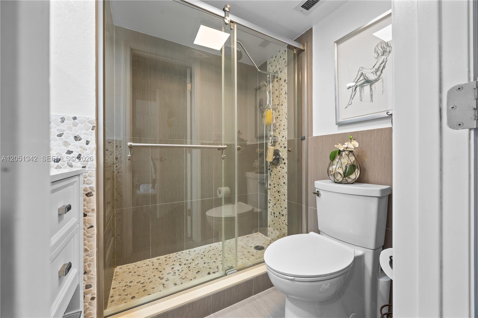 See details 903 1 / 2 762 sq. ft. $ 2026-07-10 0 Photo