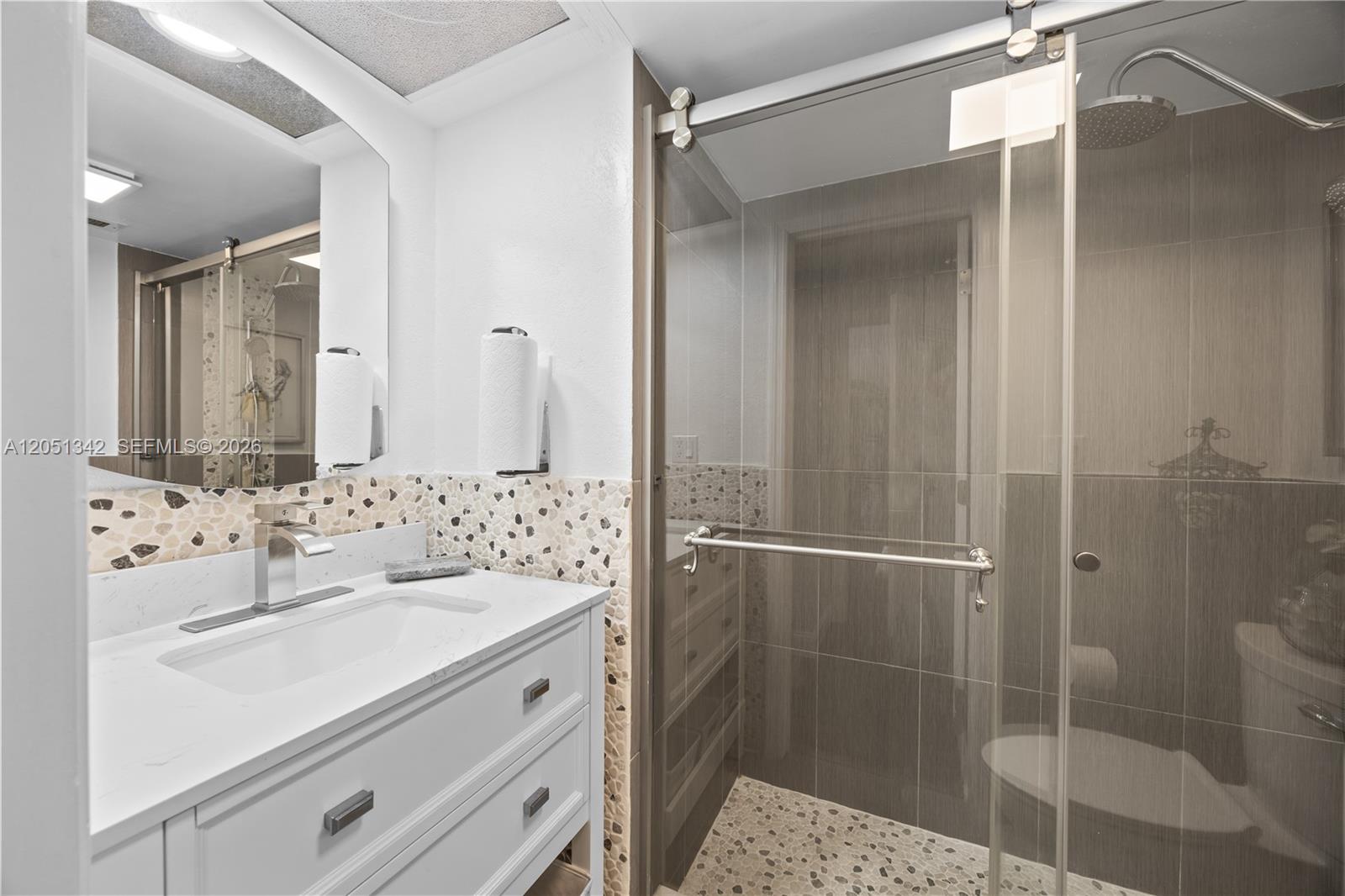 See details 903 1 / 2 762 sq. ft. $ 2026-07-10 0 Photo