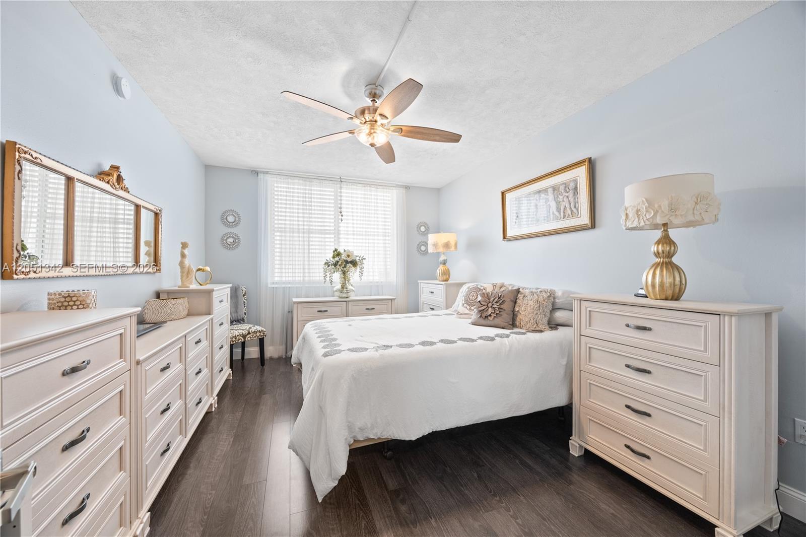 See details 903 1 / 2 762 sq. ft. $ 2026-07-10 0 Photo