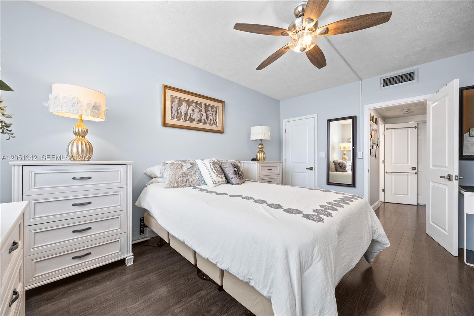 See details 903 1 / 2 762 sq. ft. $ 2026-07-10 0 Photo