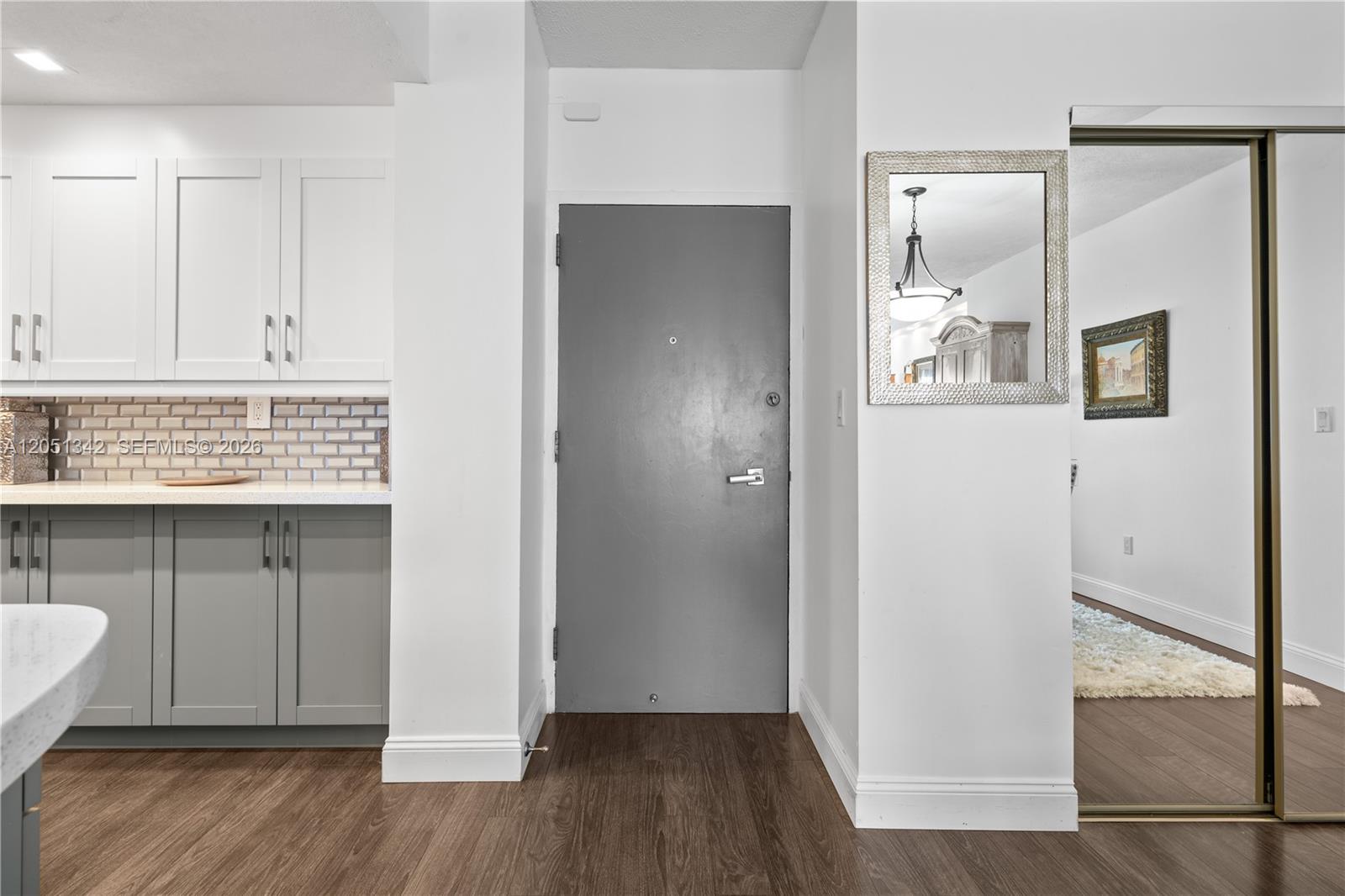 See details 903 1 / 2 762 sq. ft. $ 2026-07-10 0 Photo