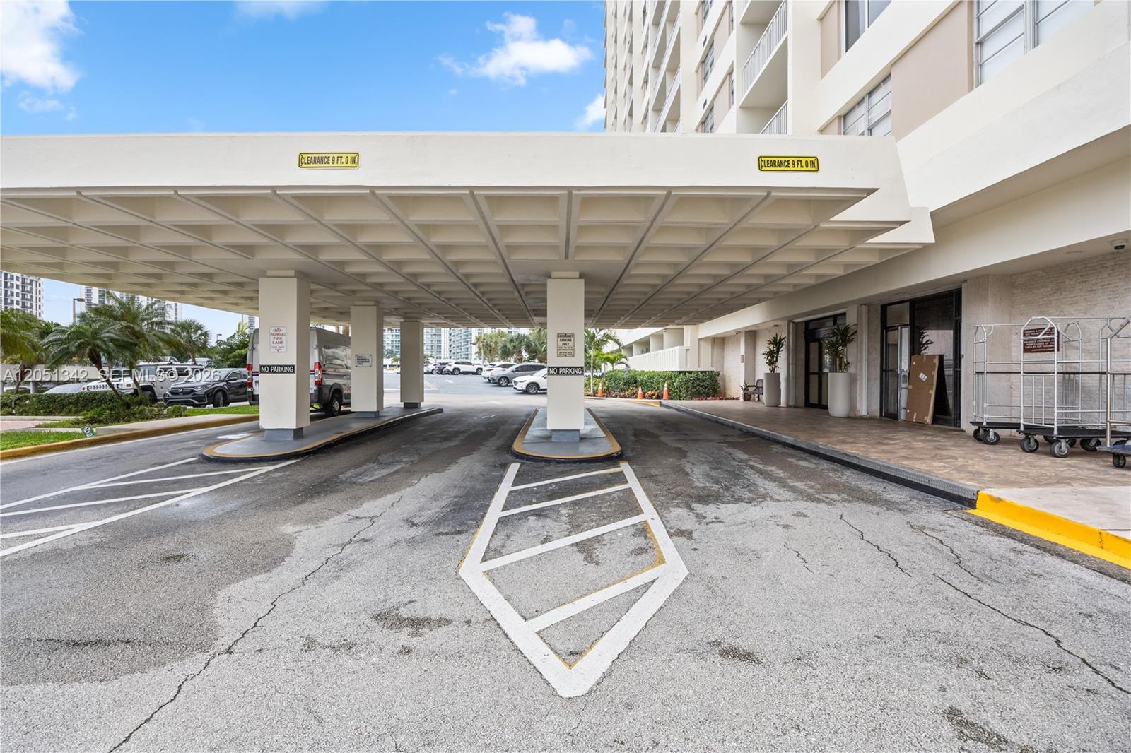 See details 903 1 / 2 762 sq. ft. $ 2026-07-10 0 Photo