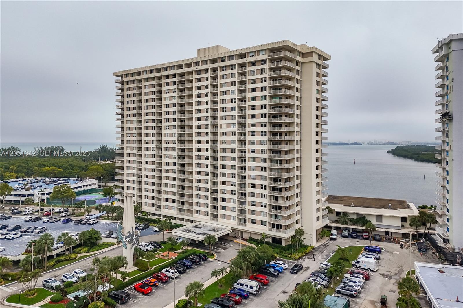 See details 903 1 / 2 762 sq. ft. $ 2026-07-10 0 Photo