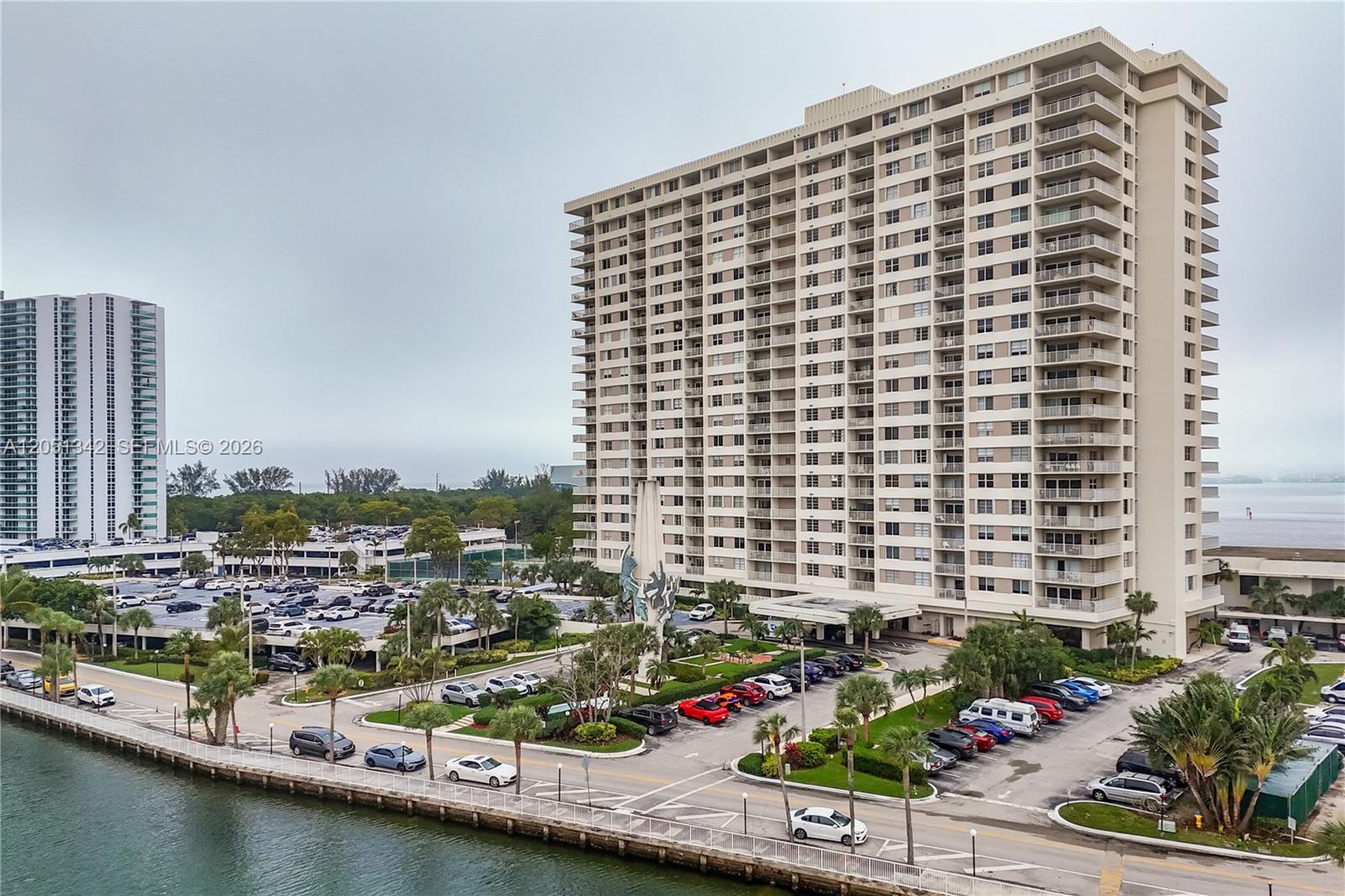 See details 903 1 / 2 762 sq. ft. $ 2026-07-10 0 Photo
