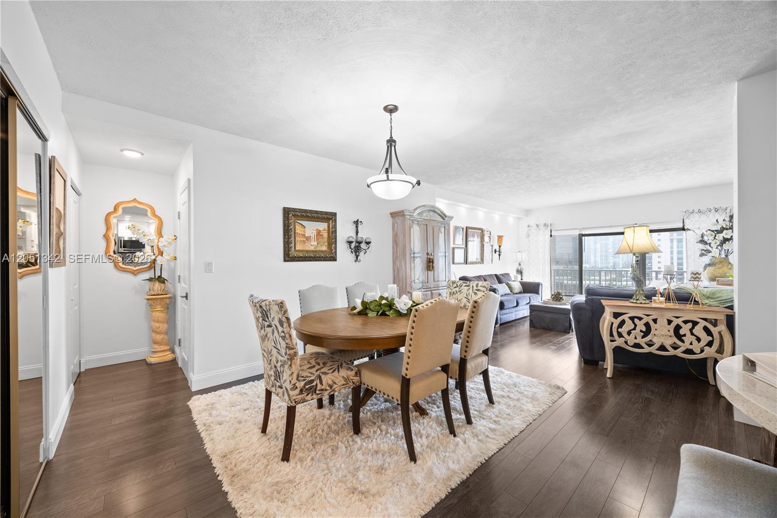 See details 903 1 / 2 762 sq. ft. $ 2026-07-10 0 Photo