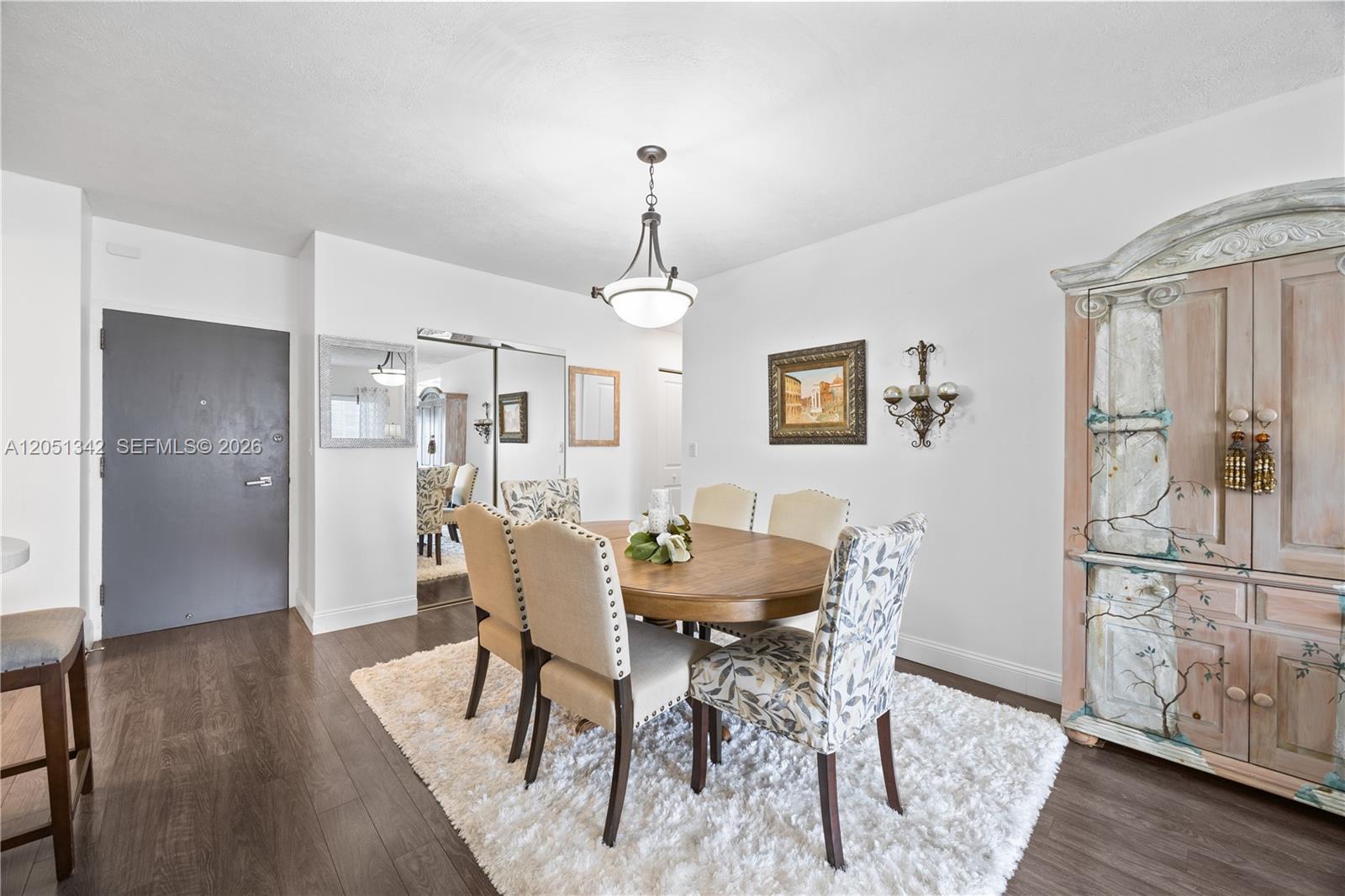 See details 903 1 / 2 762 sq. ft. $ 2026-07-10 0 Photo