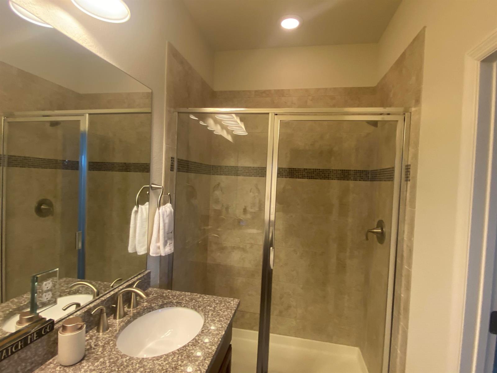 Ver detalles 3964 3 / 1421 sq. ft. $ 2026-07-11 0 foto