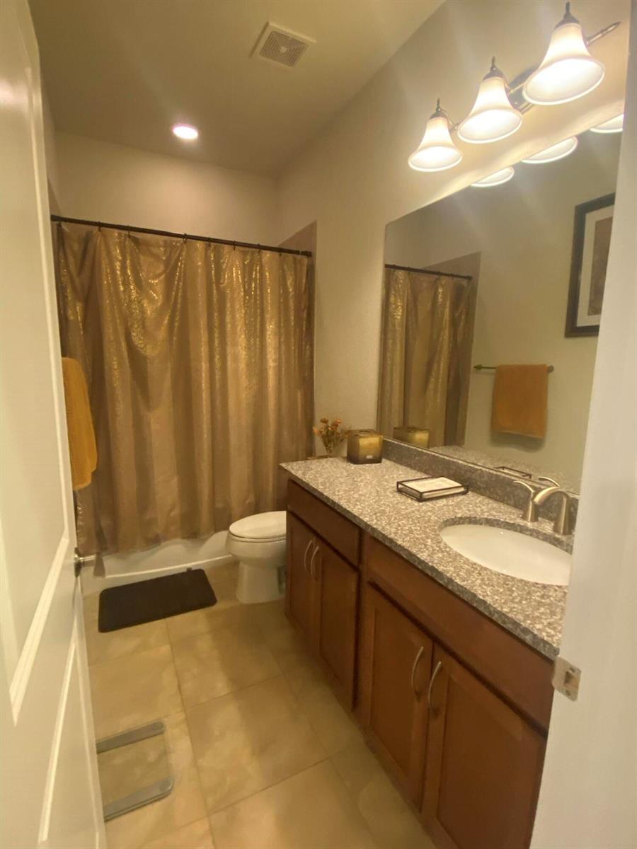 Ver detalles 3964 3 / 1421 sq. ft. $ 2026-07-11 0 foto