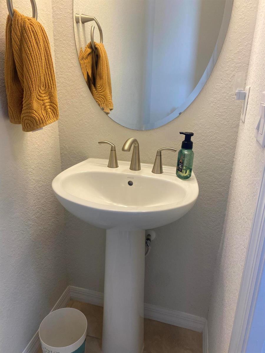 Ver detalles 3964 3 / 1421 sq. ft. $ 2026-07-11 0 foto