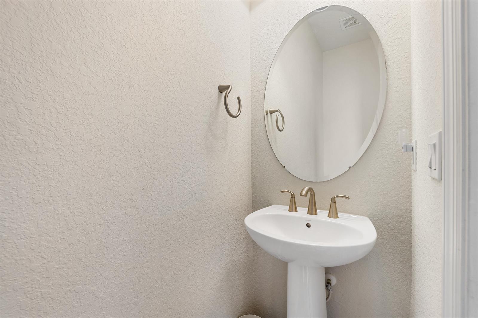 3964 3 /  1421 sq. ft. $ 2026-08-13 0 Photo