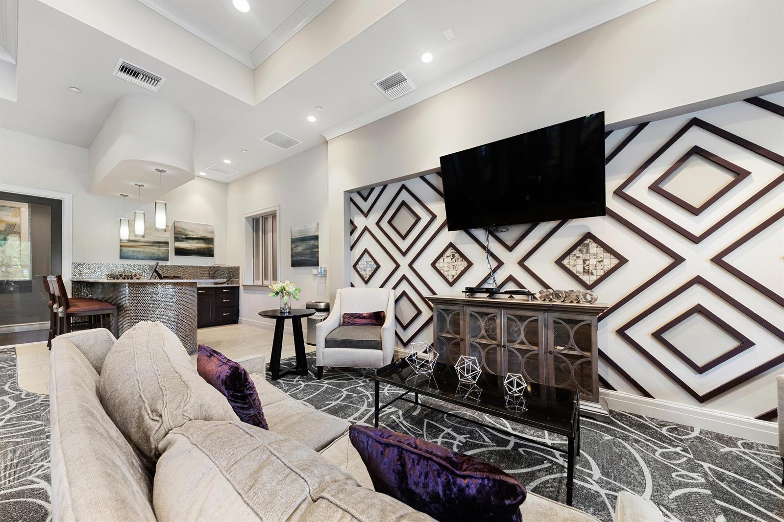 3964 3 /  1421 sq. ft. $ 2026-08-13 0 Photo