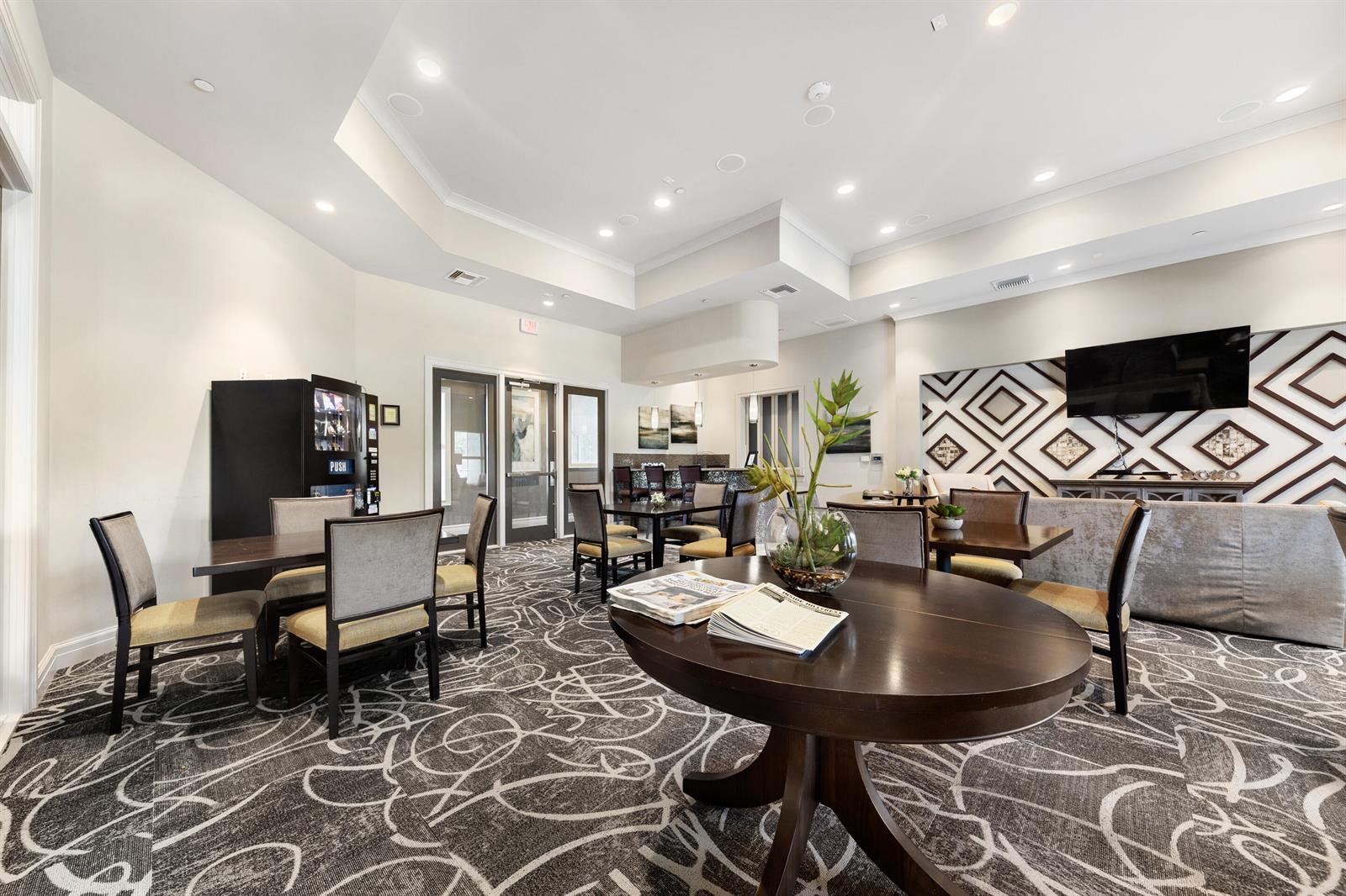 3964 3 /  1421 sq. ft. $ 2026-08-13 0 Photo