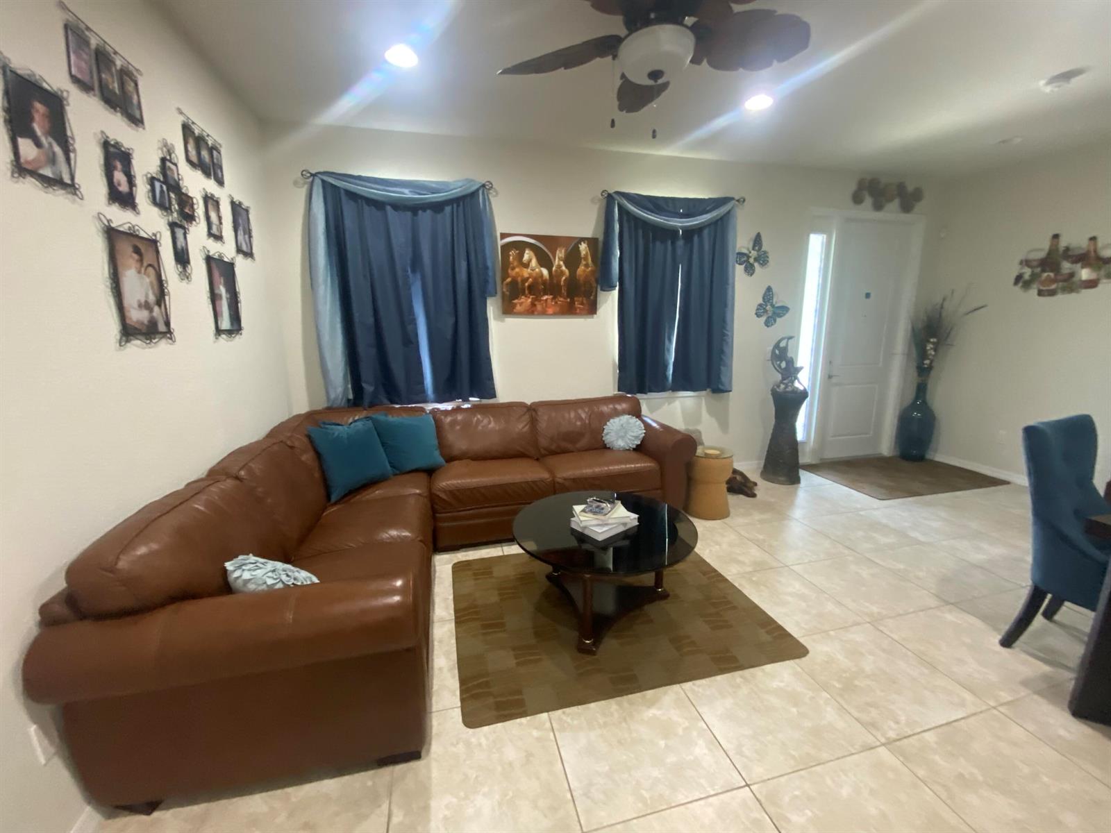 Ver detalles 3964 3 / 1421 sq. ft. $ 2026-07-11 0 foto