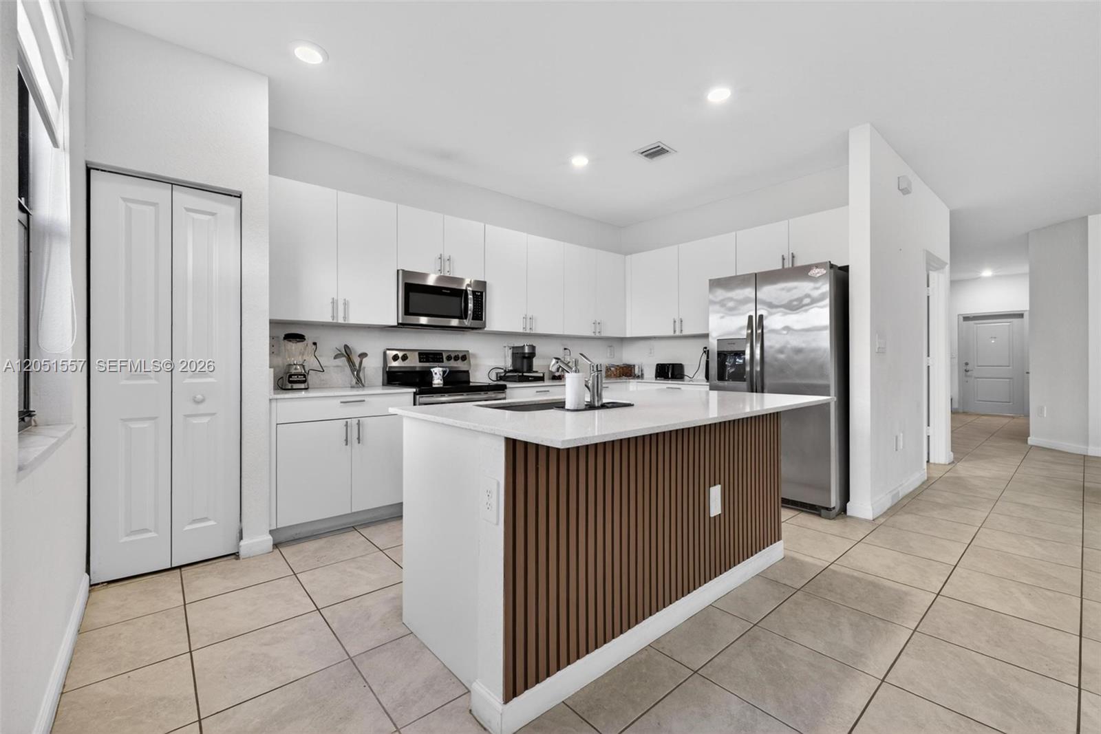 24713 3 / 3 1827 sq. ft. $ 2026-07-10 0 Photo