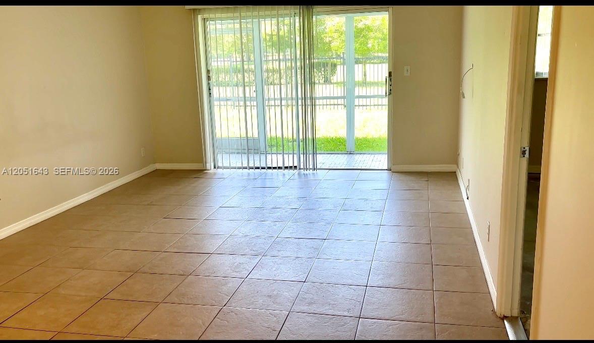 See details 102 1 / 2 775 sq. ft. $ 2026-07-10 0 Photo