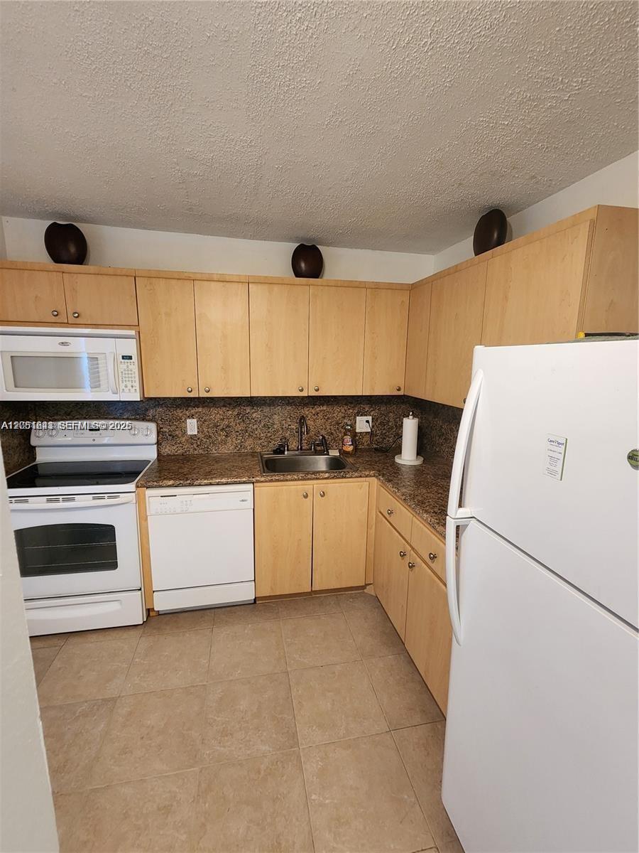 See details 102 1 / 2 775 sq. ft. $ 2026-07-10 0 Photo