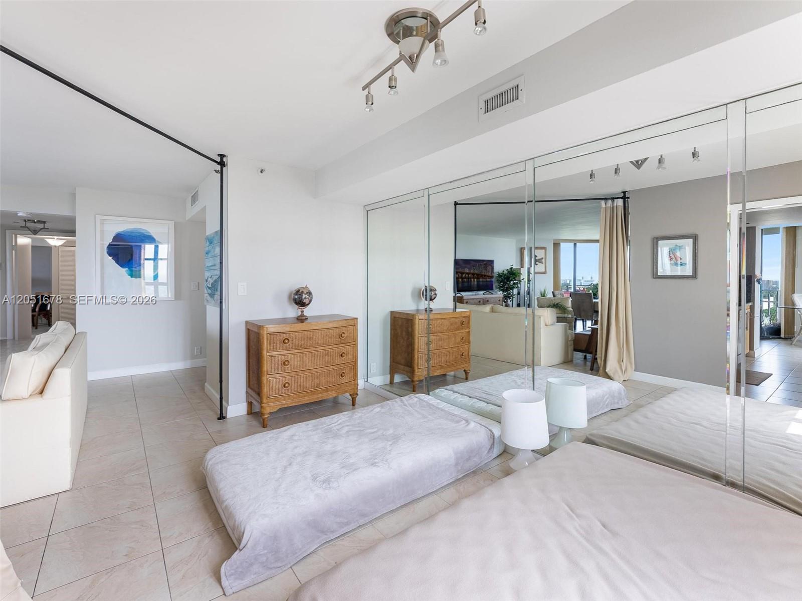 See details 1911 2 / 2 1538 sq. ft. $ 2026-07-10 0 Photo