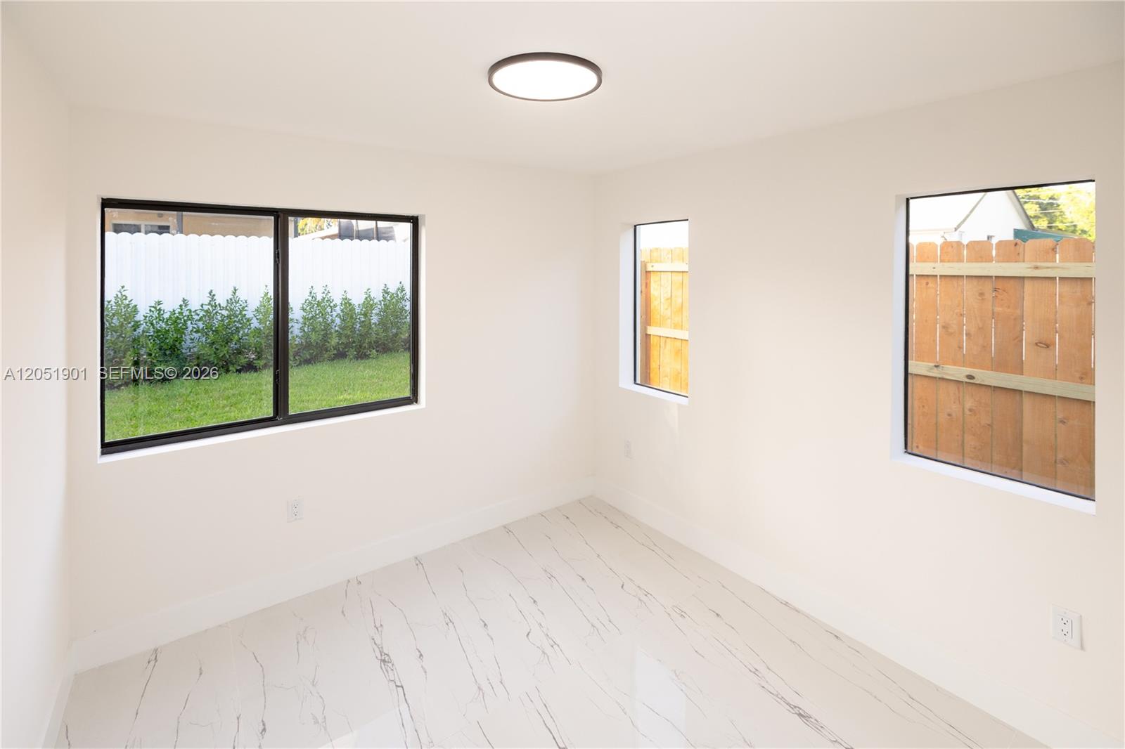 Ver detalles / 2400 sq. ft. $ 2026-07-11 0 foto
