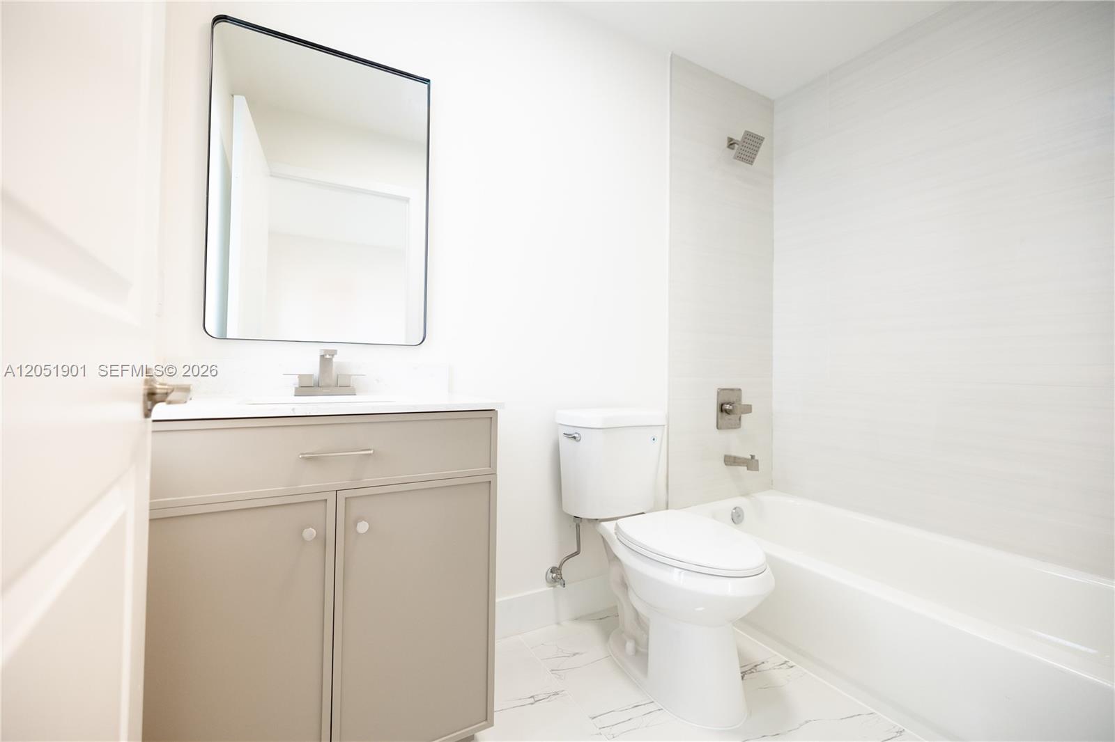 Ver detalles / 2400 sq. ft. $ 2026-07-11 0 foto