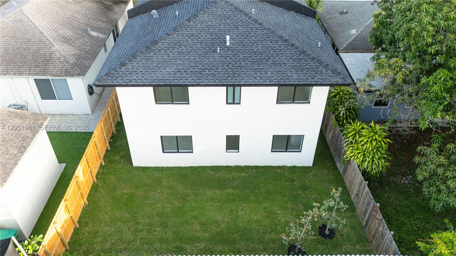 Ver detalles / 2400 sq. ft. $ 2026-07-11 0 foto