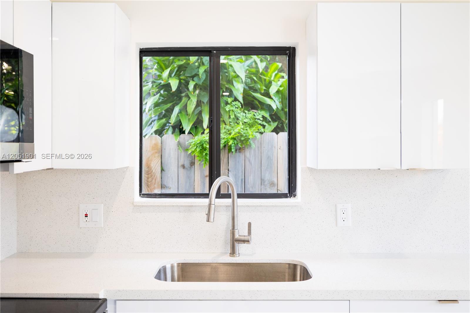 Ver detalles / 2400 sq. ft. $ 2026-07-11 0 foto
